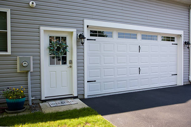 24/7 Emergency Garage Door Panel Replacement experts in Lake Nacimiento, CA